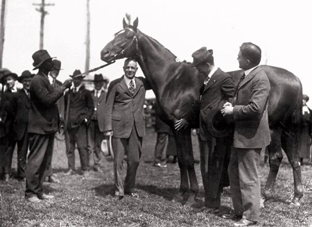 A group of men standing next to a horse

AI-generated content may be incorrect.