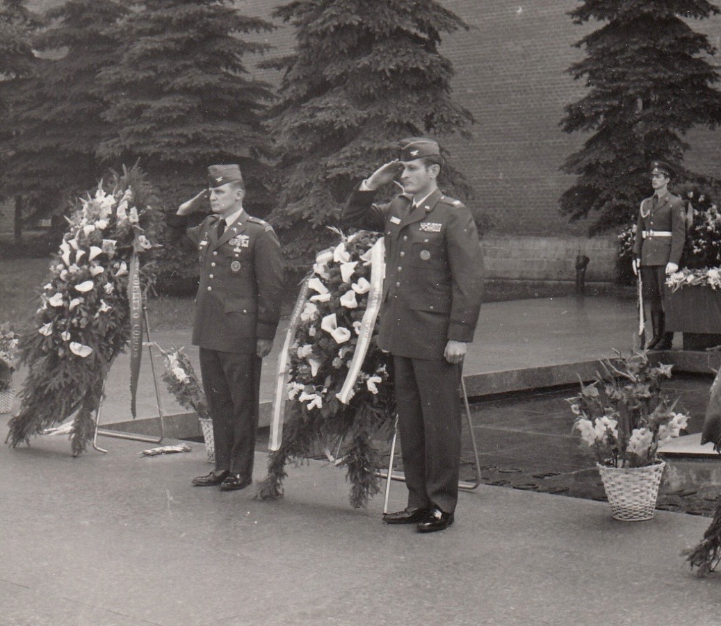 C:\Users\user\Desktop\NWC\NWC Wreath Laying USSR unknown soldier Kremlin\Cols Stang and Cade Laying wreath tomb of USSR unknown soldier 12 may 1977 (c).jpg
